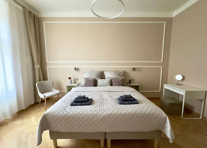Apartament Royal Crown *